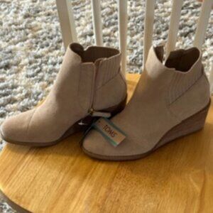 Taupe ankle booties - size 8